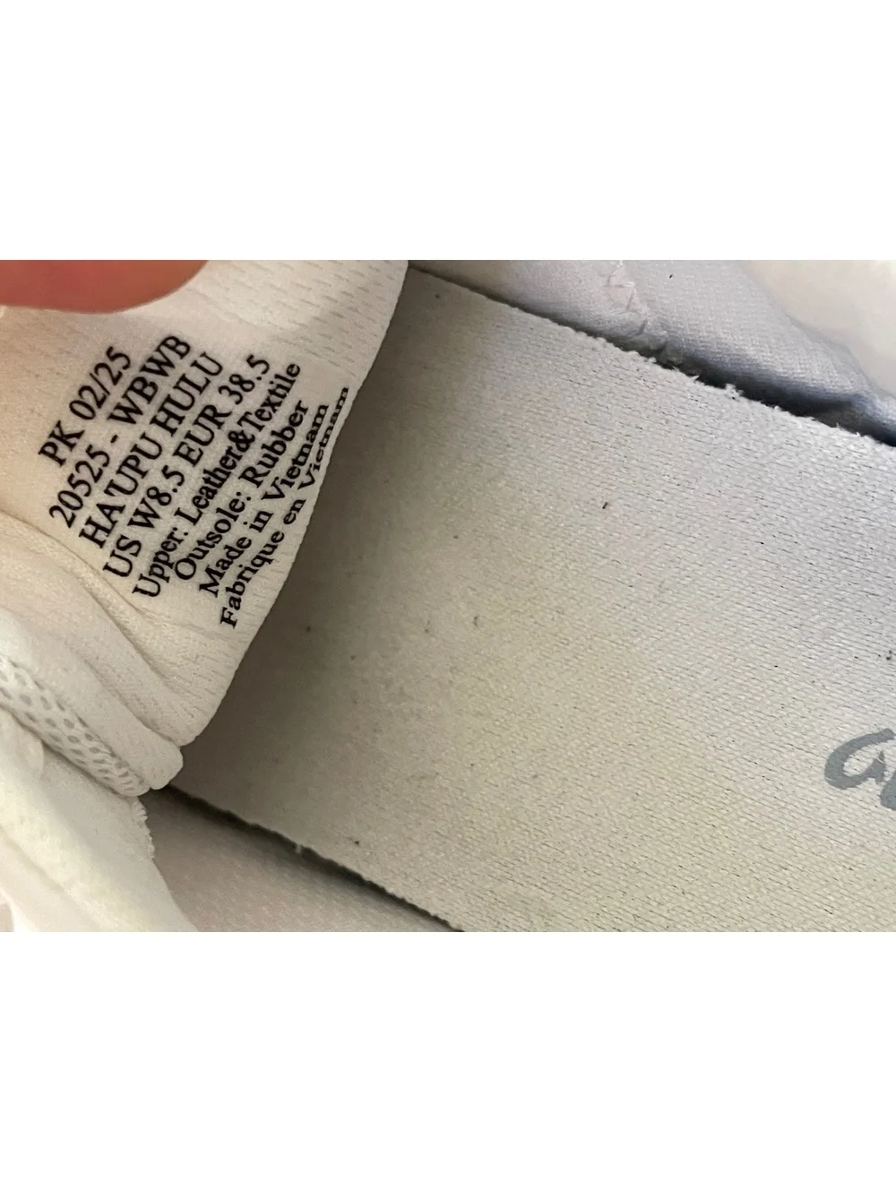 Olukai White Leather and Textile Sneakers US 8.5 / EUR 38.5